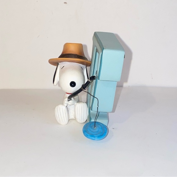 Westland Giftware Peanuts Snoopy Alphabet Letter F Snoopy Fishing - Picture 4 of 13